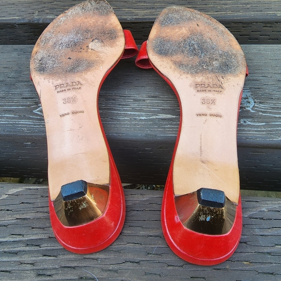 Prada Low Heel Red Sandles with Gold Heel and Logo Buckle Prada Size 38.5 US 8.5 - Picture 8 of 10